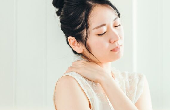 伊東市で肩こりの改善をお考えなら【にこ】へ。四十肩や五十肩の実績も多数